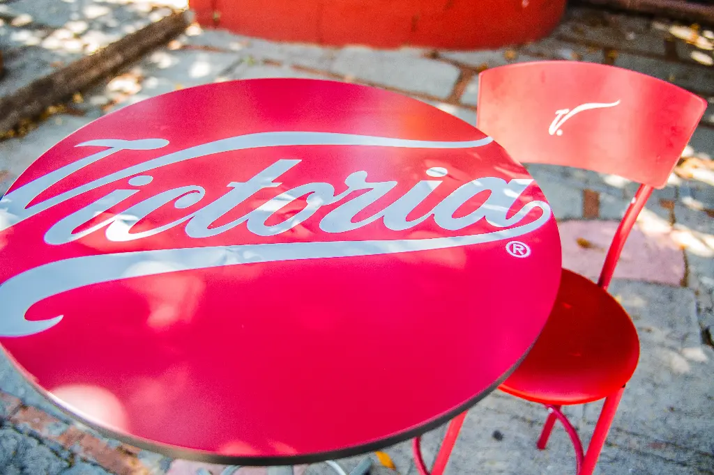 Periquera con sillas Victoria